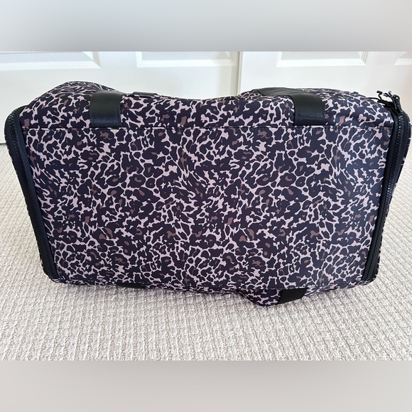 FABLETICS The Convertible Travel BagBrutalist Khaki Lisa Leo Animal Print NEW - Picture 7 of 12